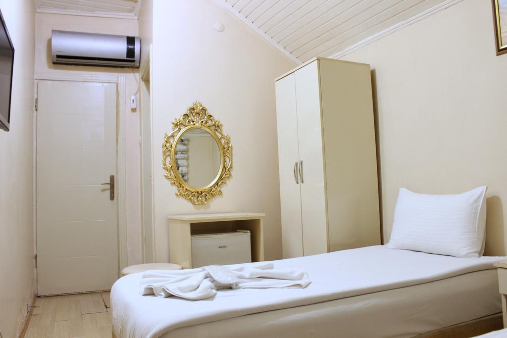 Simge Hotel อิสตันบูล ภายนอก รูปภาพ